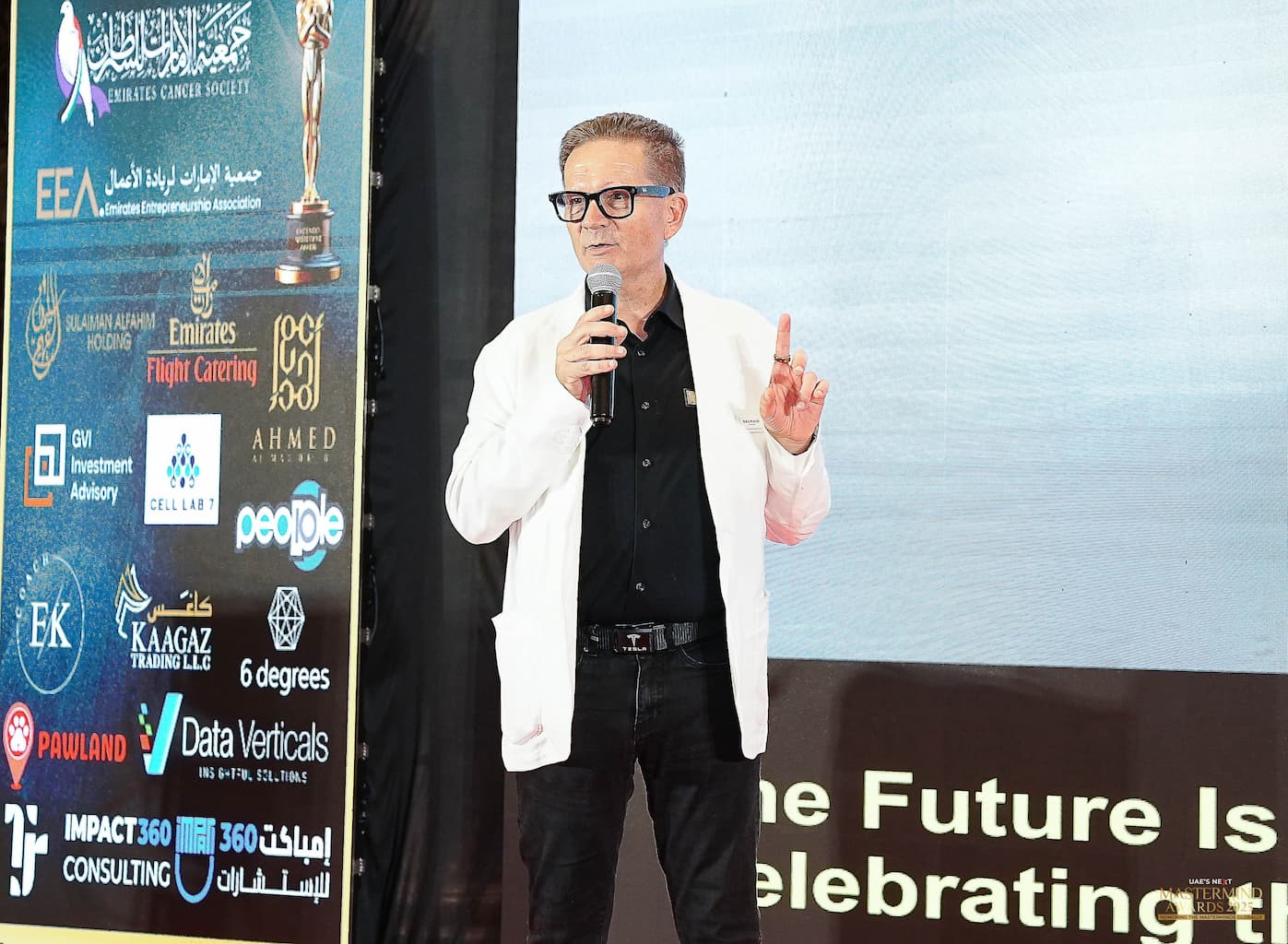 FROM CORPORATE SUCCESS TO HUMANITARIAN MISSION: THE MAKINGS OF A DIGITAL HUMANIST